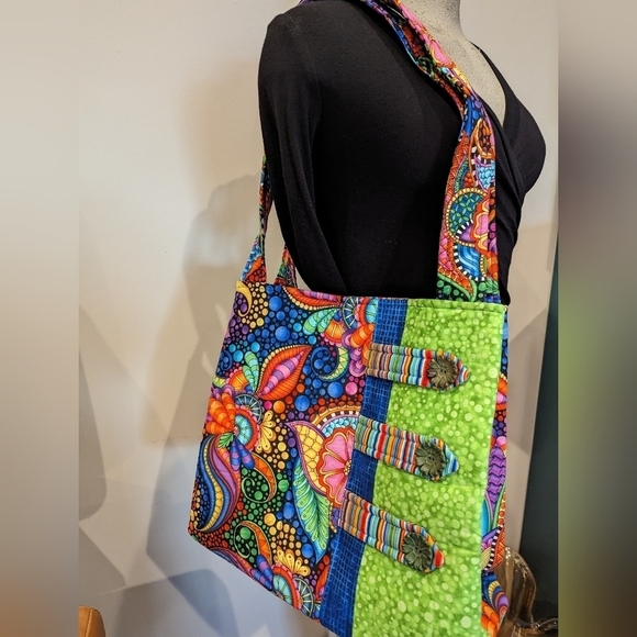 Artisan handcrafted, Psychedelic vibrant colourful quilted shoulder bag - Picture 3 of 10